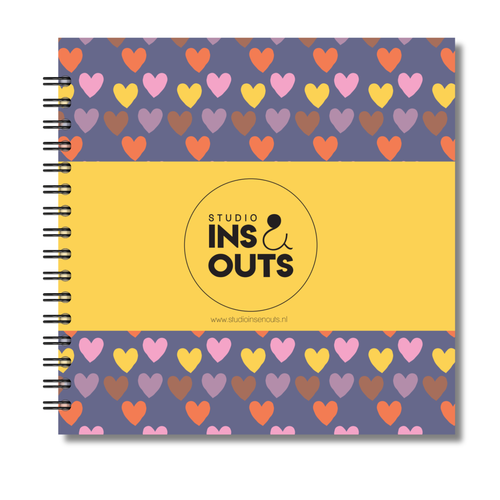 Plakboek Op Maat | Fotoboek Eigen Tekst | Gepersonaliseerd Scrapbook | Vierkant 21x21cm | Hartjes